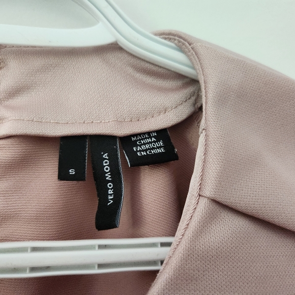 Champagne colored blouse by Vero Moda. - Picture 3 of 6